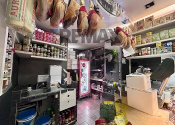 Dispensa di stoccaggio - Commercial Activity Via De Vito Maurizio Piscicelli
 
114, Napoli - photo 8