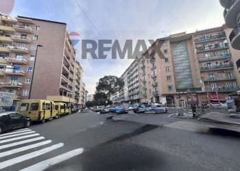 Edificio all\'aperto - Commercial Activity Via De Vito Maurizio Piscicelli
 
114, Napoli - photo 14