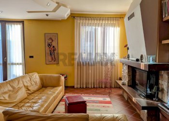 Soggiorno - Casa indipendente Pian Camuno - foto 2