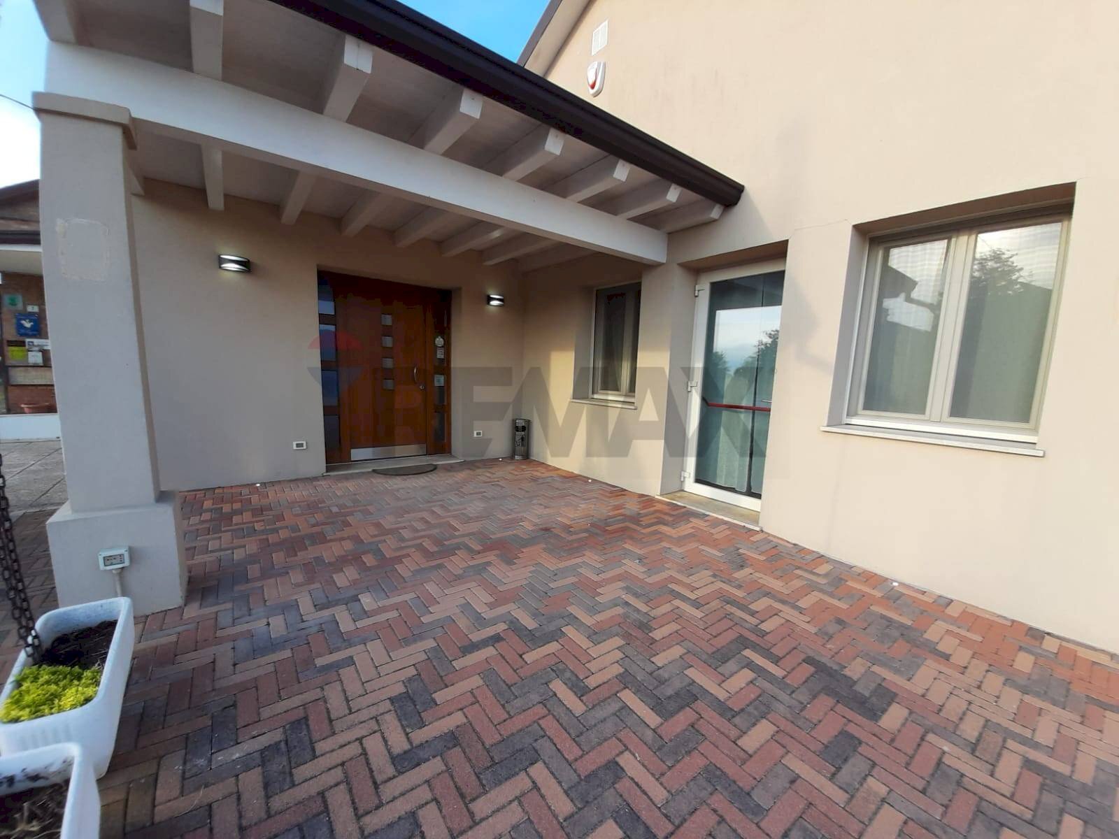 Terrazza - Commercial Premises Str. Jolanda Bonaglia
 
6, Jolanda di Savoia - photo 1