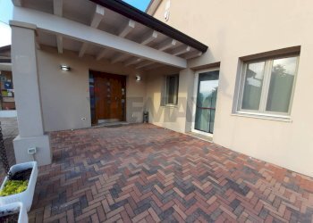 Terrazza - Commercial Premises Str. Jolanda Bonaglia
 
6, Jolanda di Savoia - photo 1