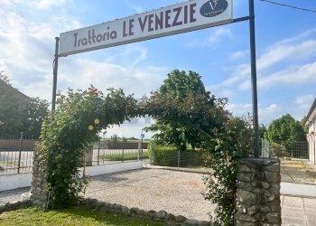 Giardino - Commercial Premises Str. Jolanda Bonaglia
 
6, Jolanda di Savoia - photo 2