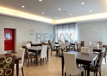 Sala da pranzo - Commercial Premises Str. Jolanda Bonaglia
 
6, Jolanda di Savoia - photo 7