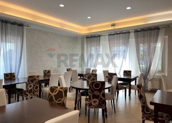 Sala da pranzo - Commercial Premises Str. Jolanda Bonaglia
 
6, Jolanda di Savoia - photo 9