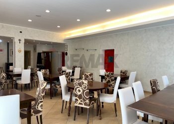 Sala da pranzo - Commercial Premises Str. Jolanda Bonaglia
 
6, Jolanda di Savoia - photo 12