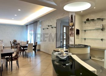 Sala da pranzo - Commercial Premises Str. Jolanda Bonaglia
 
6, Jolanda di Savoia - photo 15