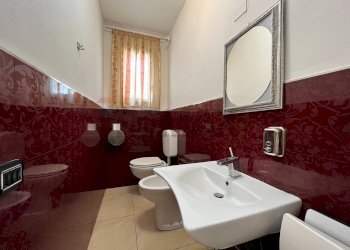 Bagno - Commercial Premises Str. Jolanda Bonaglia
 
6, Jolanda di Savoia - photo 25