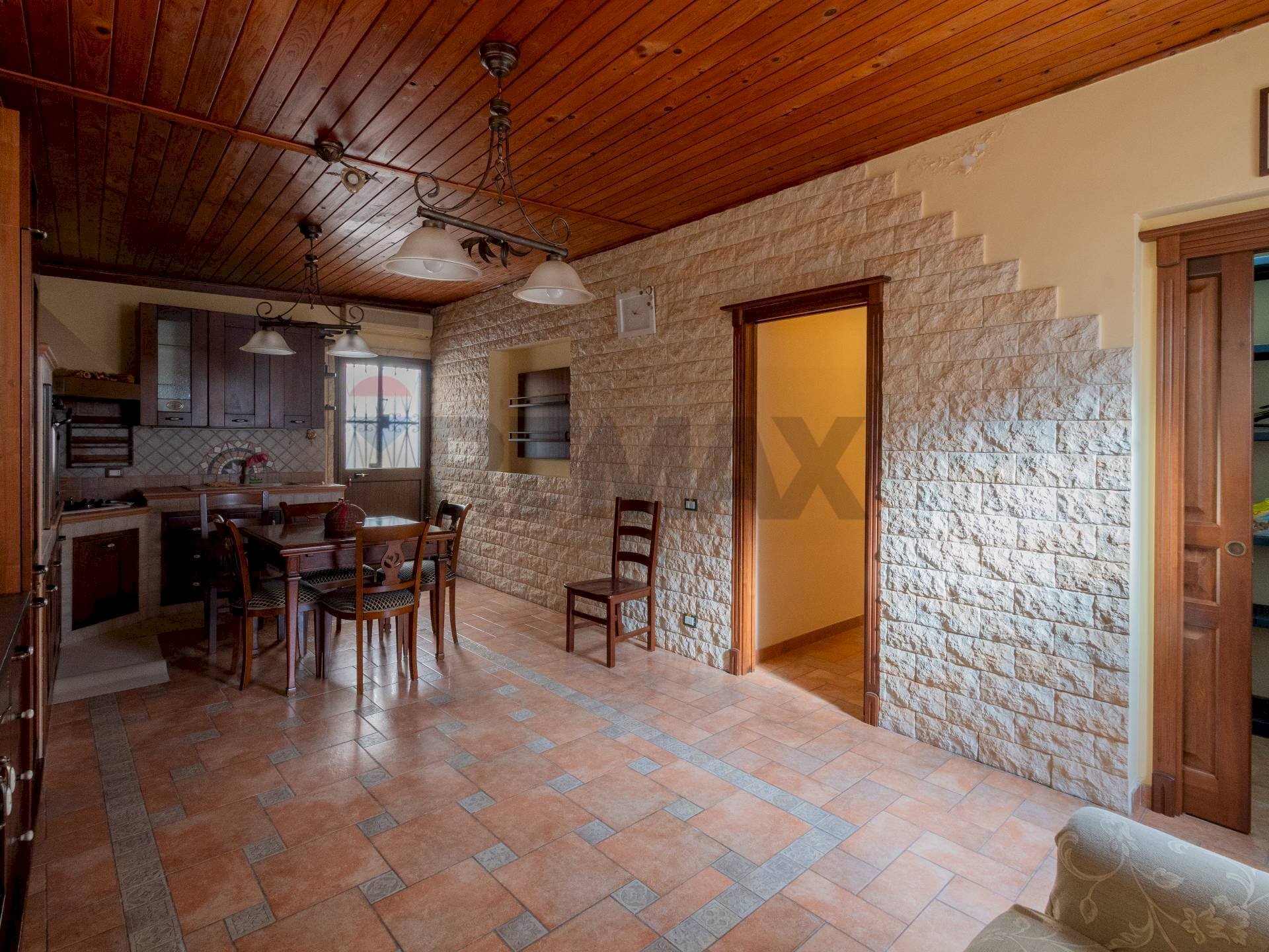 Sala da pranzo - Villa Via Cristoforo Colombo
 
35, Capaci - foto 2