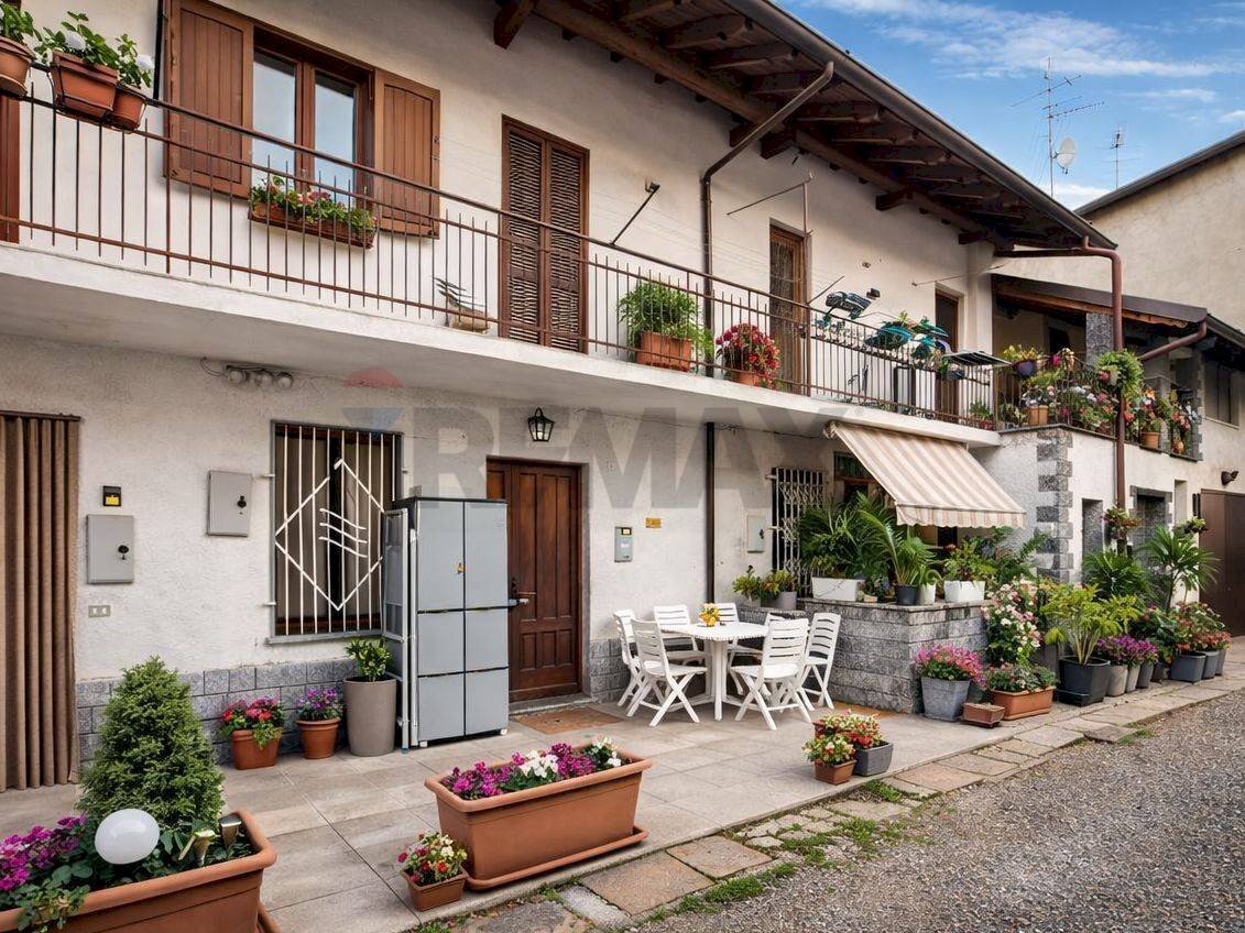 Casa all\'aperto - Casa semi indipendente VIA INDIPENDENZA
 
14, Cairate - foto 1