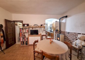 Sala da pranzo - Casa semi indipendente VIA INDIPENDENZA
 
14, Cairate - foto 2