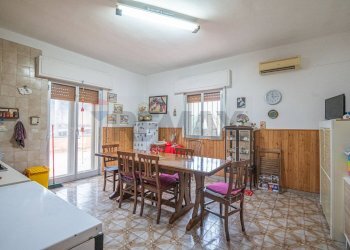 Sala da pranzo - Villa Contrada Magazzinazzi Poggio del Sole
 
s.n., Ragusa - foto 19
