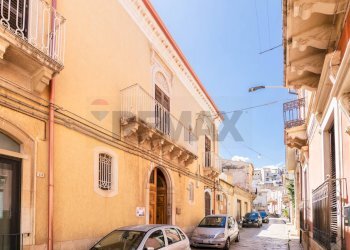 Edificio all\'aperto - Casa indipendente VIA AMEDEO
 
26, Comiso - foto 1