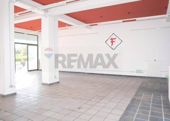 Stanza vuota - Locale Commerciale Via Livatino
 
23, Enna - foto 5