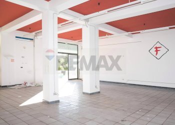 Stanza vuota - Locale Commerciale Via Livatino
 
23, Enna - foto 6