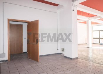 Stanza vuota - Locale Commerciale Via Livatino
 
23, Enna - foto 7