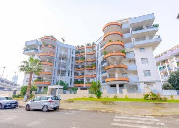 Edificio all\'aperto - Quadrilocale Via Degli Ammiragli Casardi
 
37, Barletta - foto 1