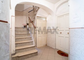 Scale - Three-room apartment Strada Felice Cavallotti
 
43, Parma - photo 4