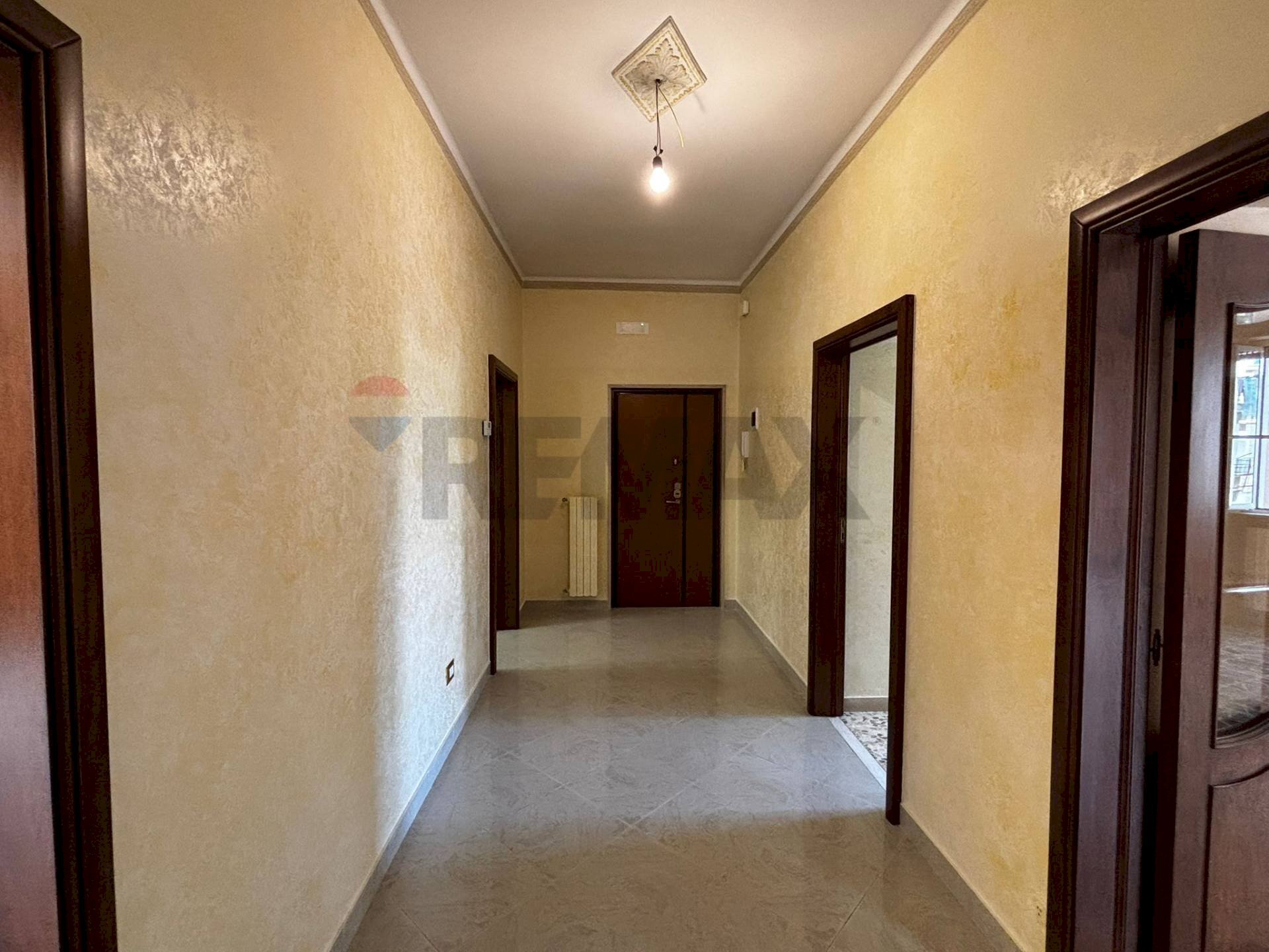 Hall / corridoio - Quadrilocale via felice tarantini
 
10, Trani - foto 2