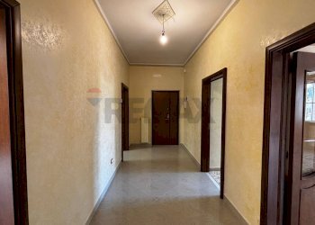 Hall / corridoio - Quadrilocale via felice tarantini
 
10, Trani - foto 2