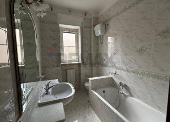 Bagno - Quadrilocale via felice tarantini
 
10, Trani - foto 32