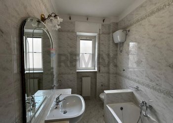 Bagno - Quadrilocale via felice tarantini
 
10, Trani - foto 34