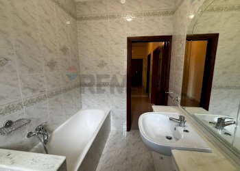 Bagno - Quadrilocale via felice tarantini
 
10, Trani - foto 35