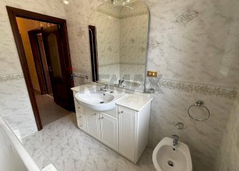 Bagno - Quadrilocale via felice tarantini
 
10, Trani - foto 36