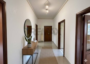 Hall / corridoio - Quadrilocale via felice tarantini
 
10, Trani - foto 9