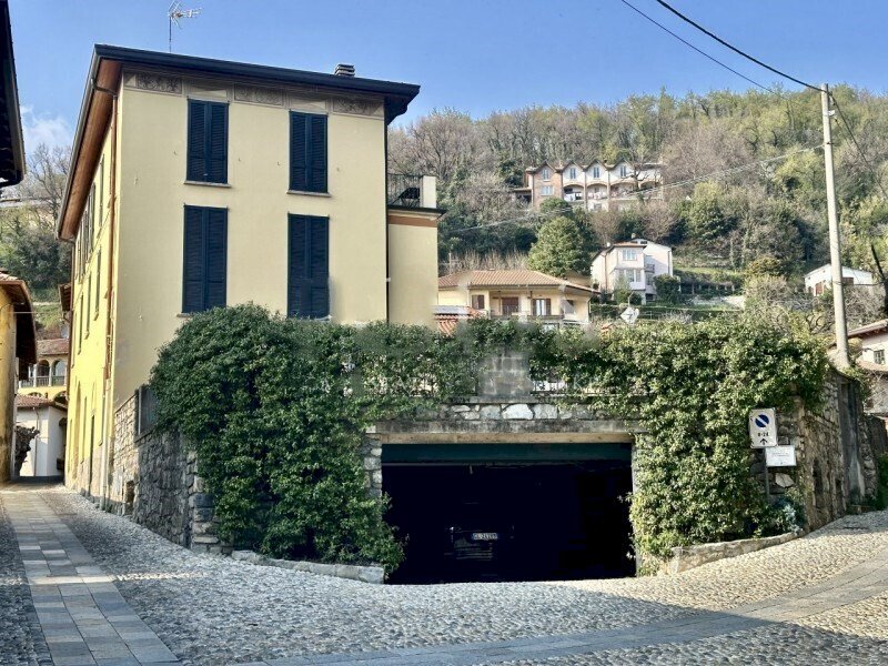 Esterni villa e ingresso box/autorimessa - Villa via Roma 4, Proserpio - photo 2