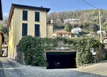 Esterni villa e ingresso box/autorimessa - Villa via Roma  4, Proserpio - foto 2