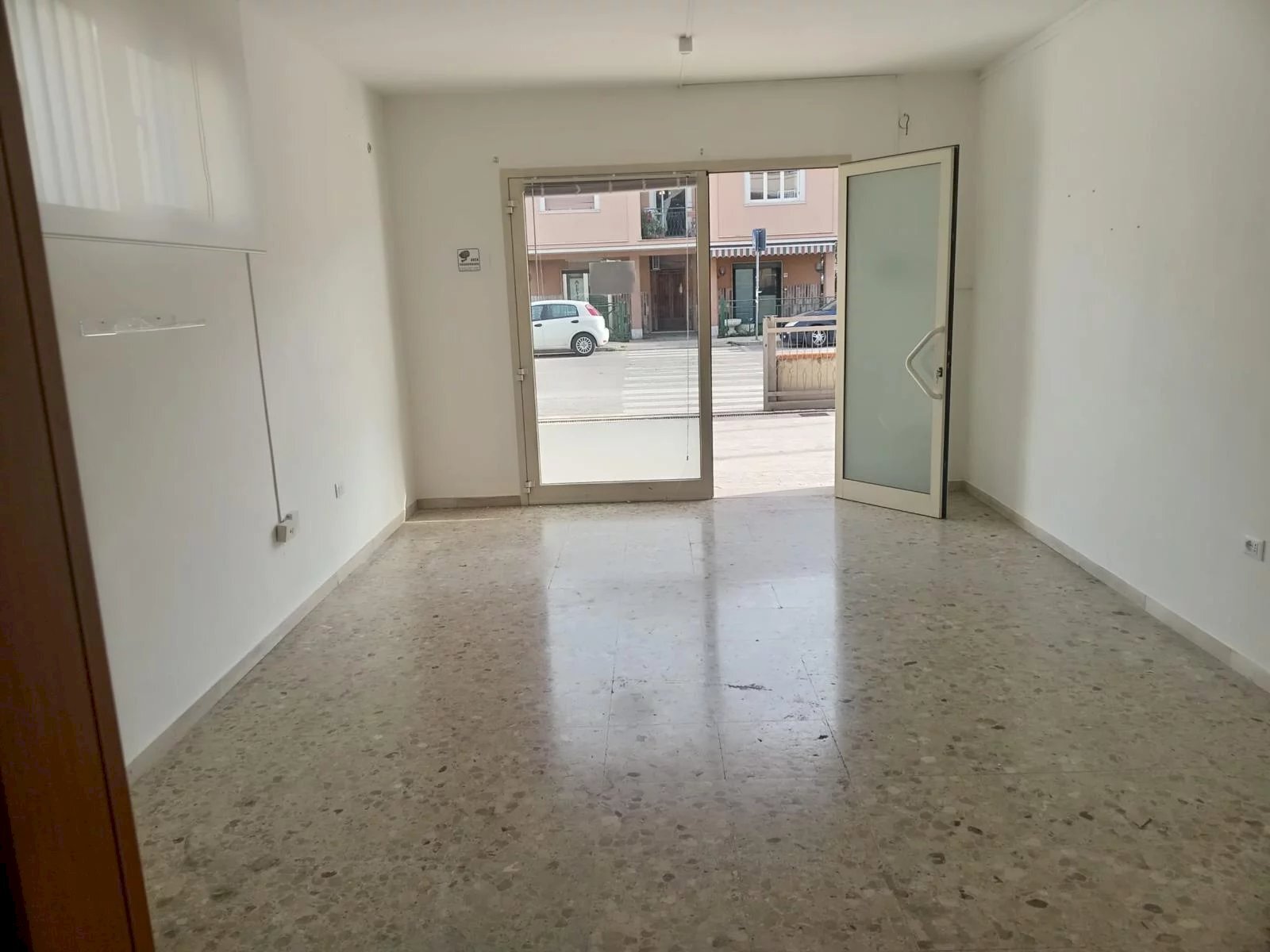 Commercial Premises Montesilvano - photo 2