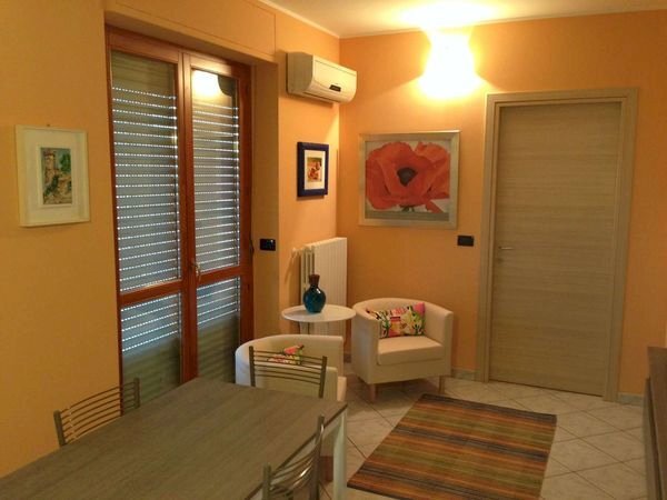 Soggiorno - Bilocale strada del Portone, 25, Torino (zona Mirafiori Sud) - foto 1