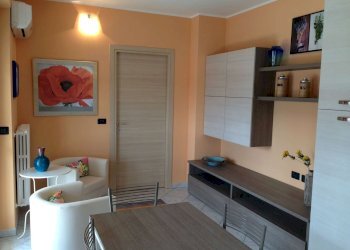 Soggiorno - Bilocale strada del Portone, 25, Torino (zona Mirafiori Sud) - foto 5