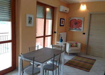 Soggiorno - Bilocale strada del Portone, 25, Torino (zona Mirafiori Sud) - foto 2