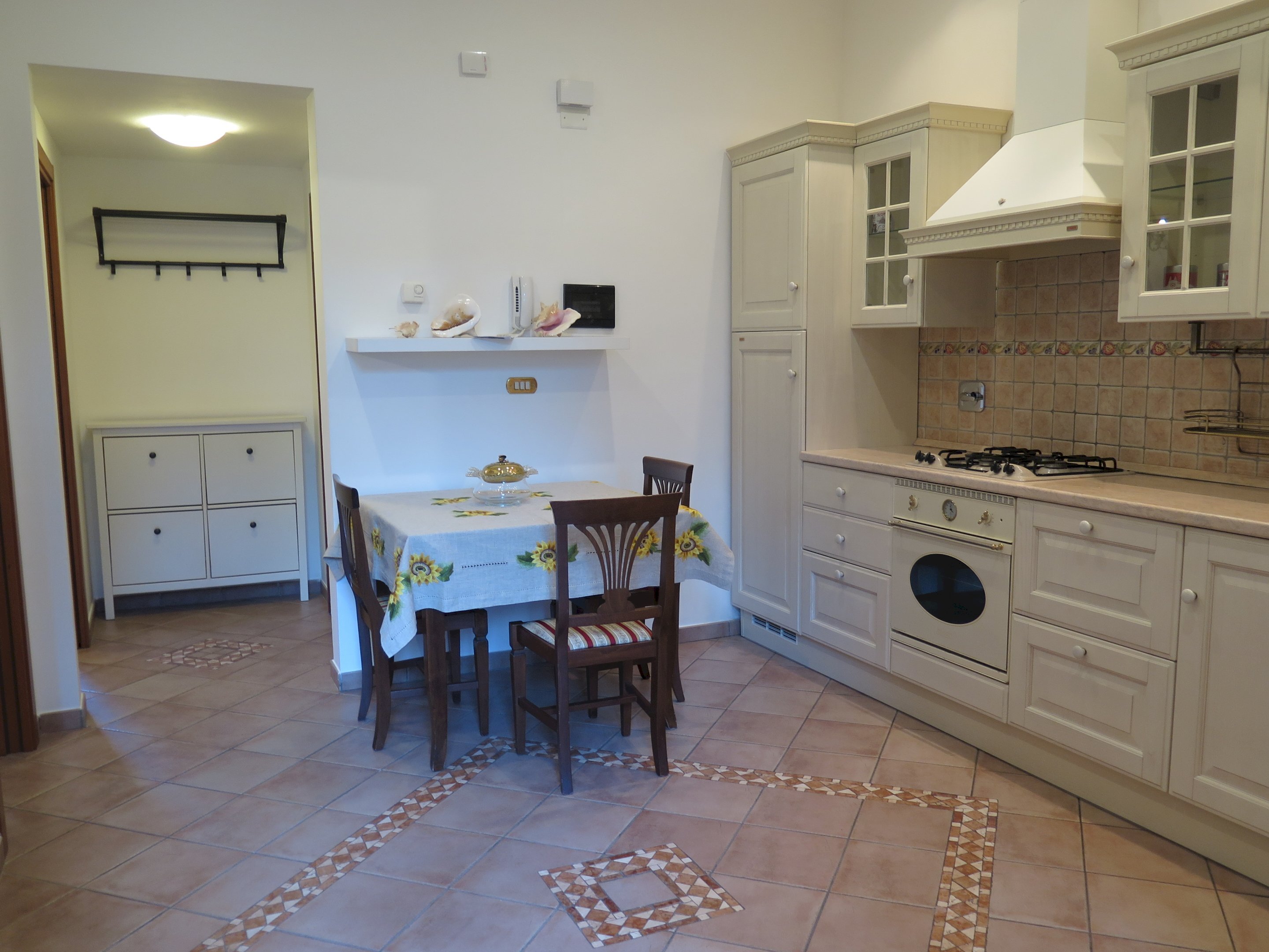 Three-room apartment Bologna (neighborhood Saragozza) - photo 1