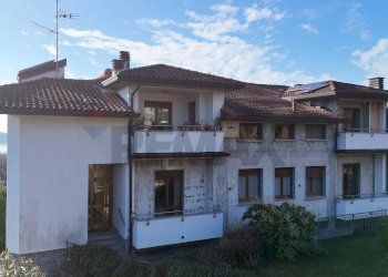 Quadrilocale Via Francesco Agello, 53 
 Lissago, Varese (zona Lissago) - foto 2