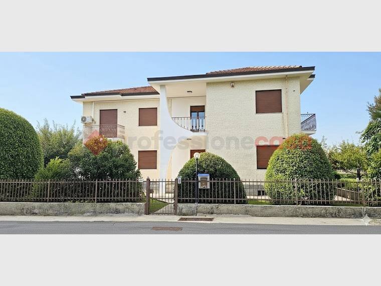 Trilocale via vigone, 46, Cavour - foto 1