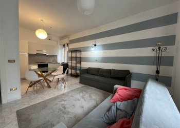 Trilocale - via Ciro Menotti, 30, Verona (zona Borgo Trento) - foto 1