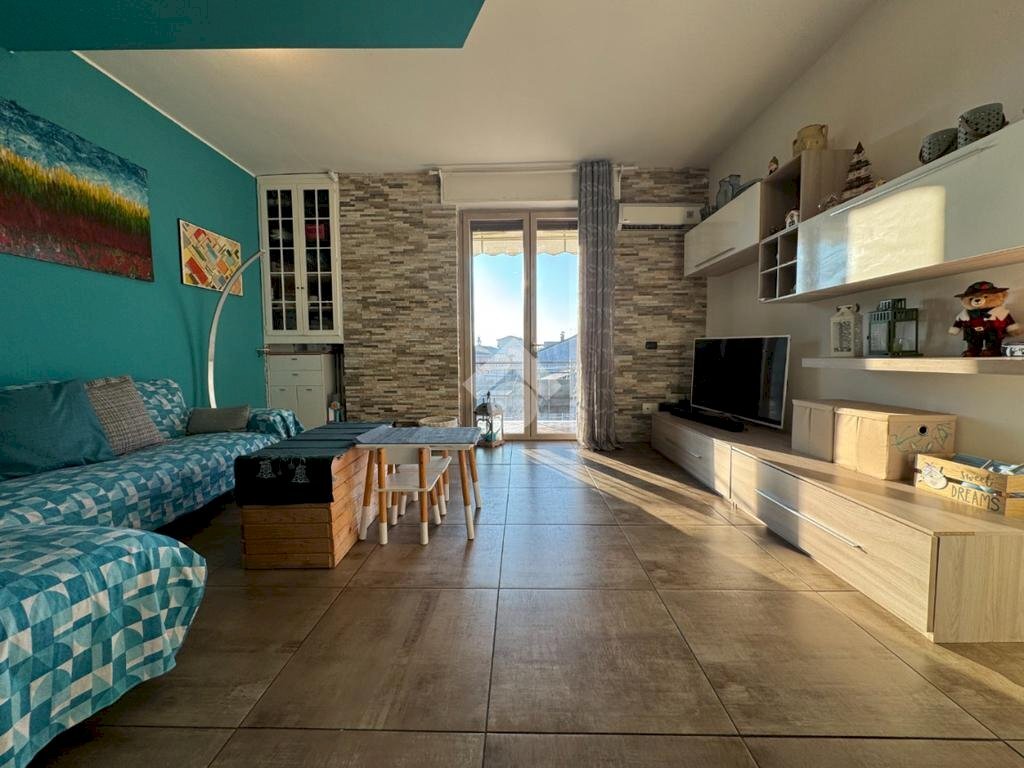 Quadrilocale Via G. Galilei, Cameri - foto 1