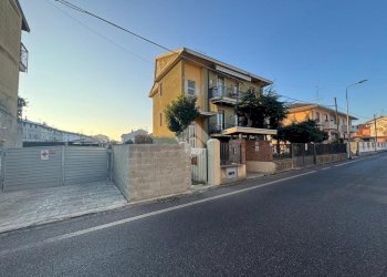 Quadrilocale Via G. Galilei, Cameri - foto 31