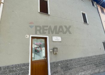 Edificio all\'aperto - Casa semi indipendente via Asmara
 
62, Luino - foto 1