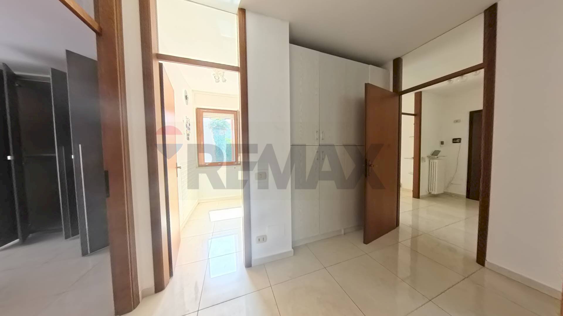 Stanza vuota - Appartamento Luino - foto 3