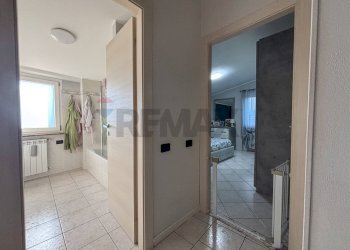 Hall / corridoio - Trilocale Via Eolo
 
3, Clivio - foto 12