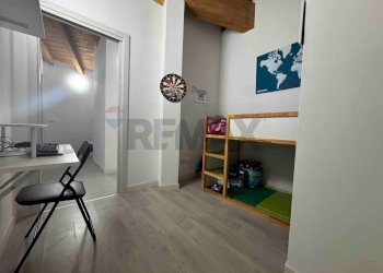 Camera / camera da letto - Quadrilocale via cimone
 
9, Varese - foto 17