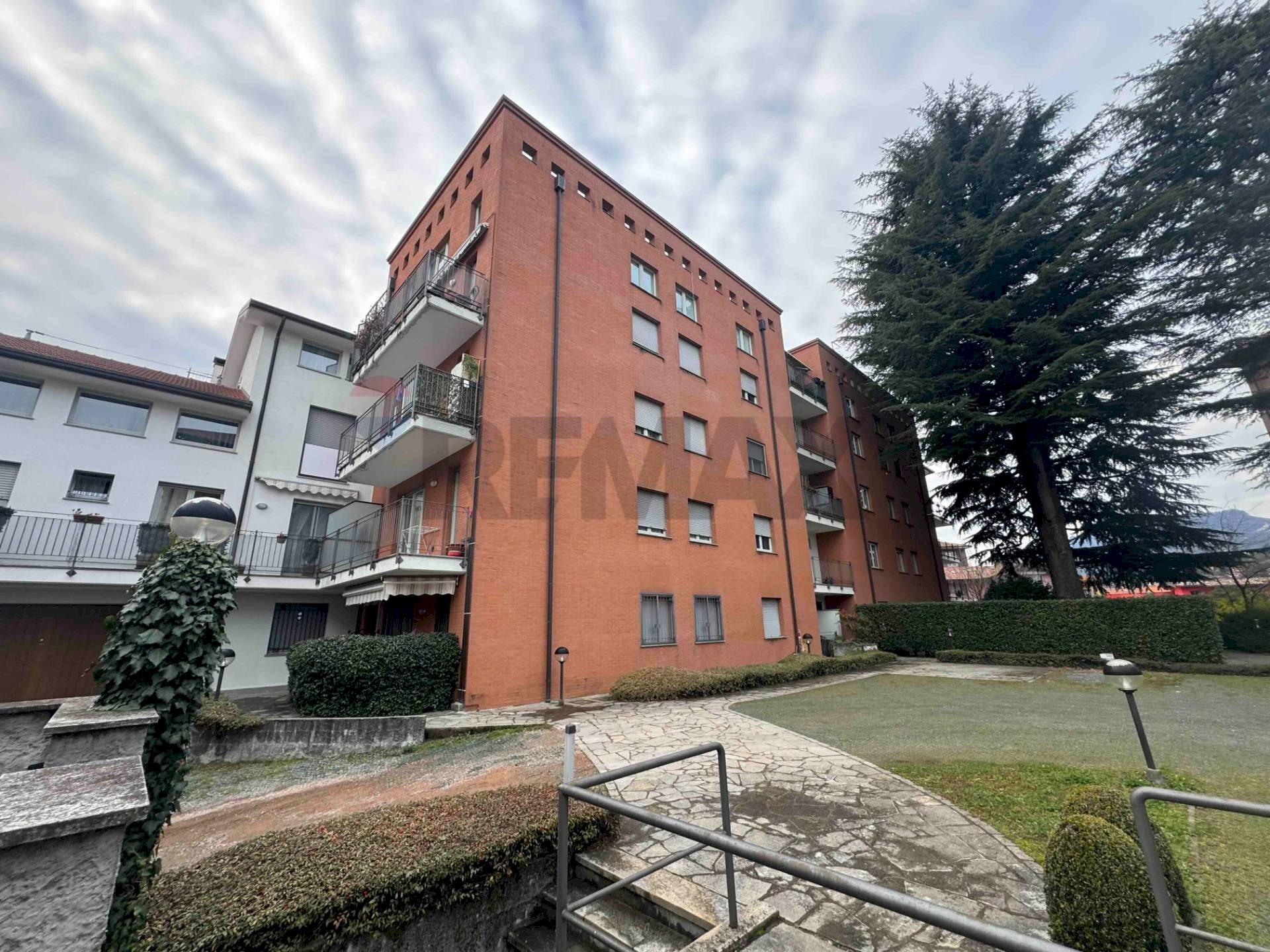 Edificio all\'aperto - Bilocale VIA CANOVA
 
31A, Varese - foto 3