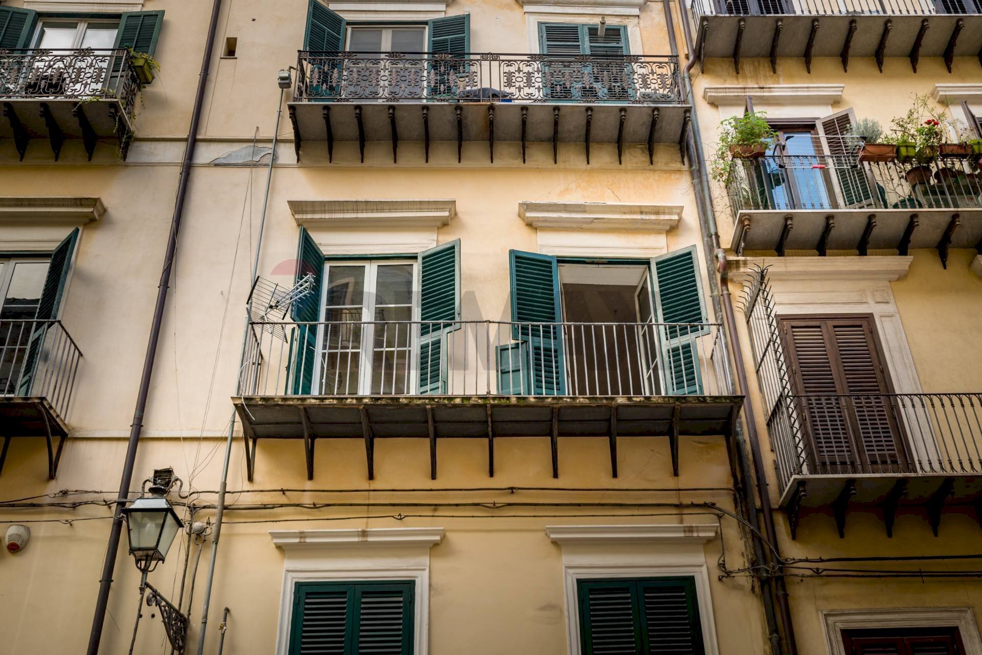Edificio all\'aperto - Quadrilocale Via Vittorio Emanuele
 
48, Palermo - foto 1