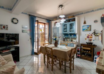 Sala da pranzo - Trilocale Via Pozzo
 
75, Aci Catena - foto 4