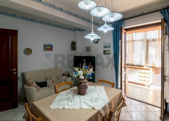 Sala da pranzo - Trilocale Via Pozzo
 
75, Aci Catena - foto 5