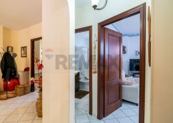 Hall / corridoio - Trilocale Via Pozzo
 
75, Aci Catena - foto 12