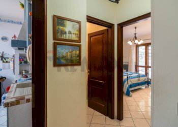 Hall / corridoio - Trilocale Via Pozzo
 
75, Aci Catena - foto 13